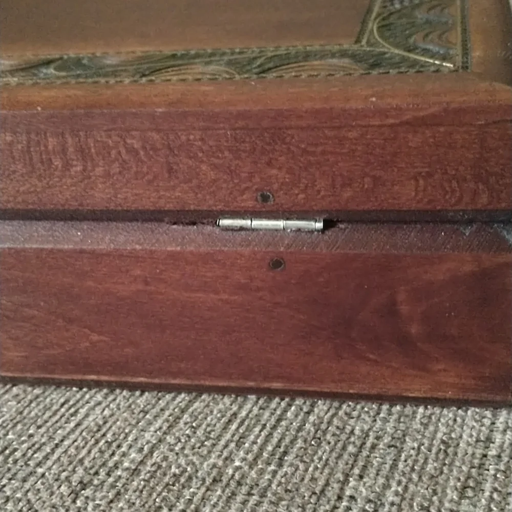 Lovely wood jewelry/trinket box - Picture 7 of 12